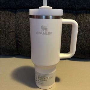White Stanley 40 ounce 2.0 quencher H2O tumbler